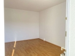 Helles, neues Zuhause mit sonnigem Balkon - Wohnzimmer