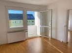 Helles, neues Zuhause mit sonnigem Balkon - Wohnzimmer