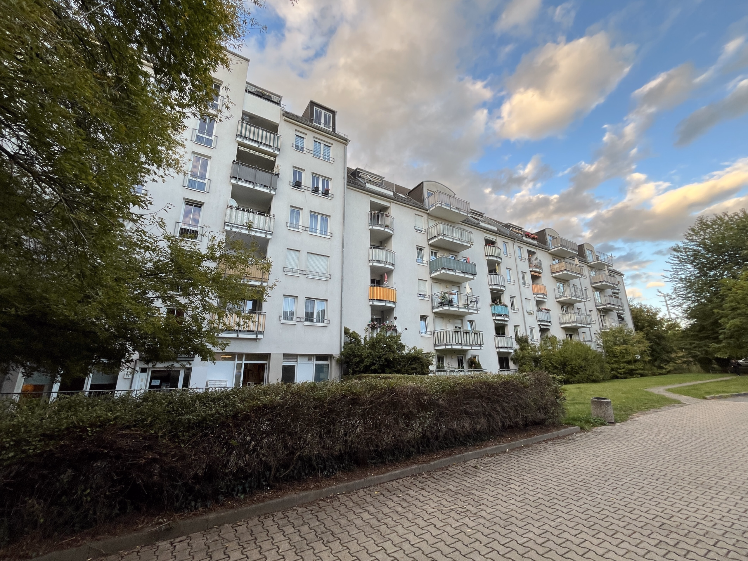 Zentral wohnen und dennoch im Grünen – mit Stellplatz 2