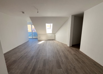 Sonnenlicht, Ruhe & Ausblick – attraktive DG-Wohnung mit 2 Balkonen – neues WC vor Einzug, 38820 Halberstadt, Wohnung