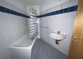 Charme trifft Funktion: Stilvolle Wohnung mit Balkon, 38820 Halberstadt, Wohnung