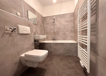 Neu sanierte Familienwohnung // Modernes Bad & Fantastischer Ausblick, 09131 Chemnitz, Wohnung