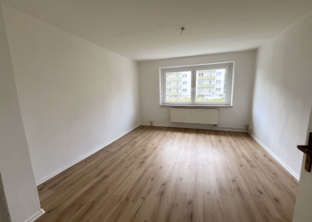 Über wenige Stufen in Ihr neues Zuhause im Erdgeschoss!, 09661 Hainichen, Erdgeschosswohnung