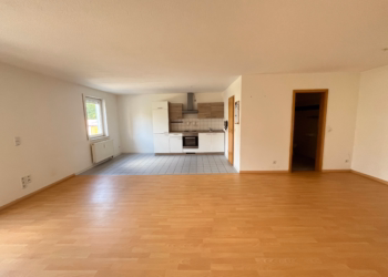 Sonniger Balkon, praktische Einbauküche – Ihr neues Zuhause, 38820 Halberstadt, Wohnung