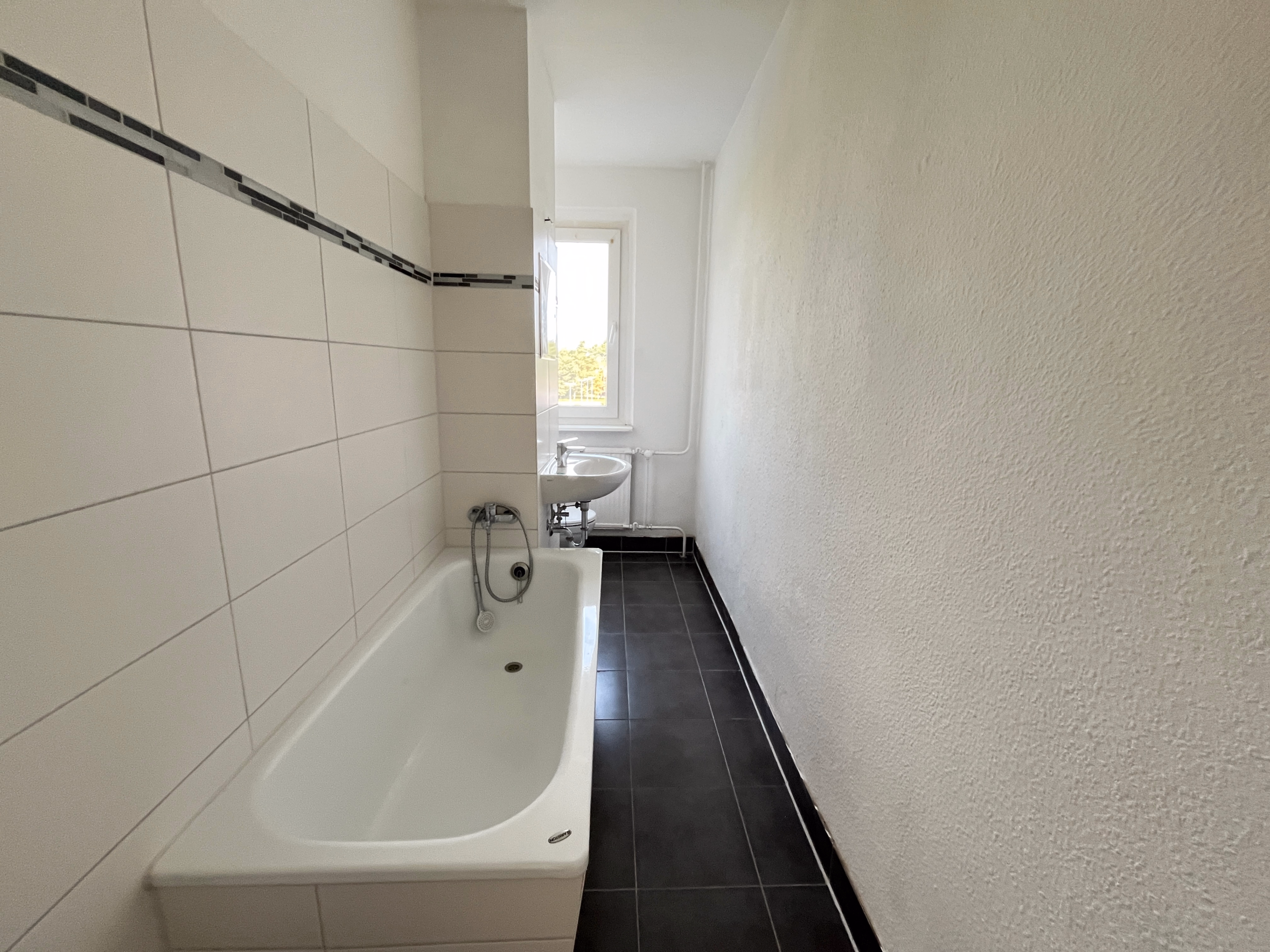 Neuer Wohntraum gesucht? Modernes Bad & gemütliches Zuhause inklusive 10