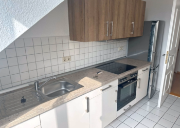 Gemütliche Maisonette-Dachwohnung mit Einbauküche-Terrasse im Hof möglich, 09111 Chemnitz, Maisonettewohnung