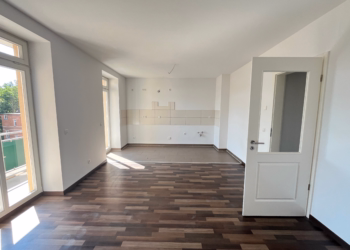 Kaßberg-Wohnung mit Balkon – Komfortabler Stellplatz auf Wunsch, 09112 Chemnitz, Erdgeschosswohnung