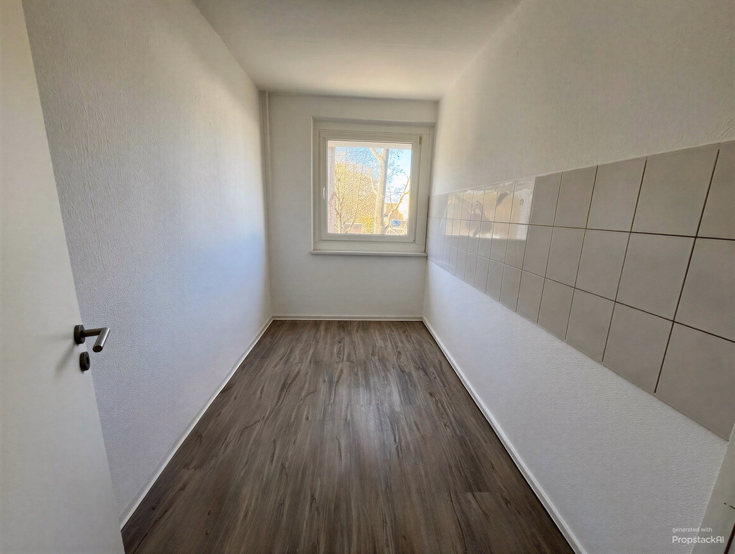 Über wenige Stufen in Ihr neues Zuhause im Erdgeschoss! 3