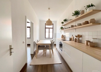 Im Herzen von Chemnitz mit Einbauküche – zentrale Lage und Altbauflair, 09111 Chemnitz, Wohnung