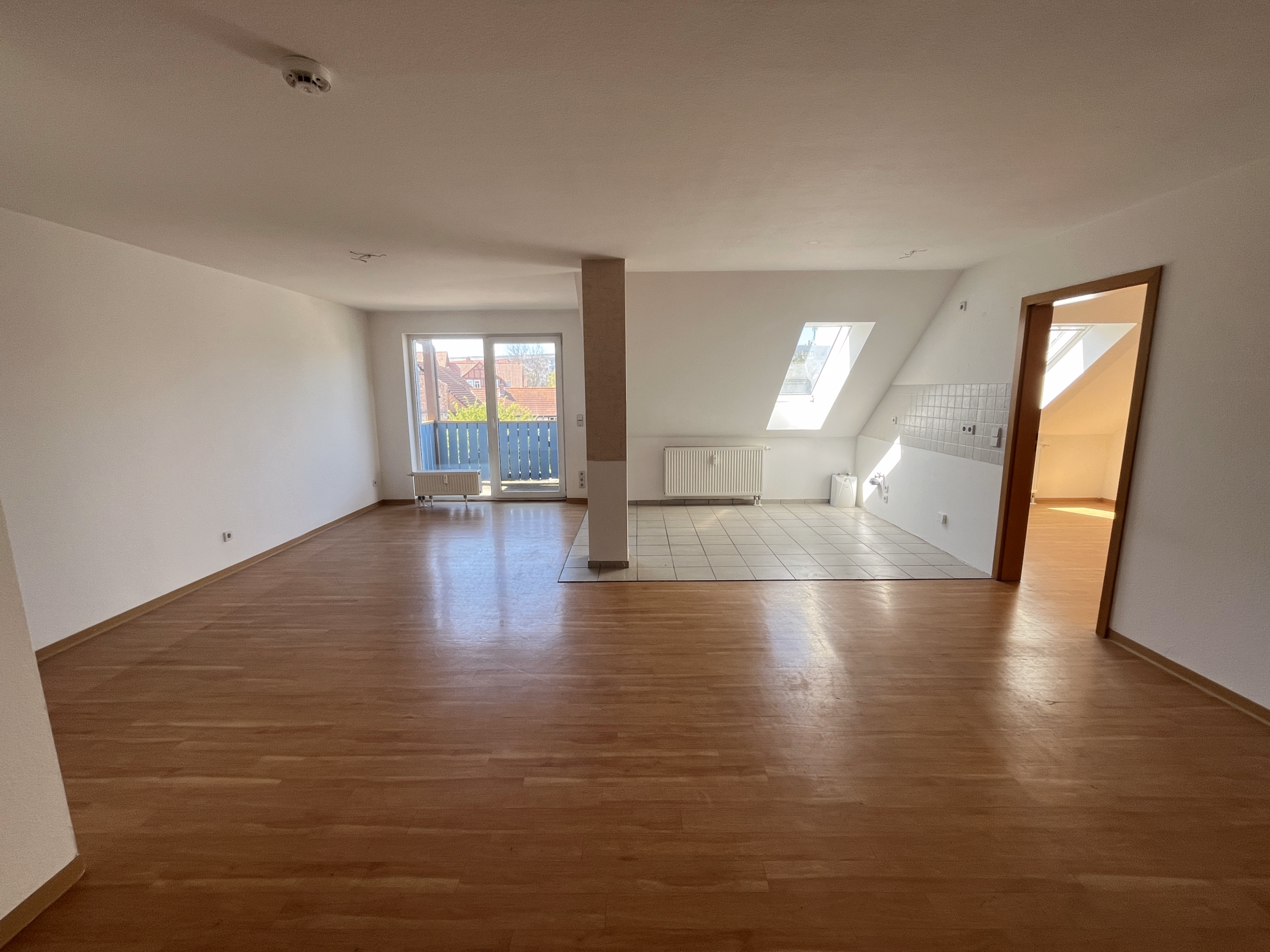 Ankommen & Aufatmen: Wohnglück mit Balkon in bester Lage - Stellplatz auf Wunsch möglich 2