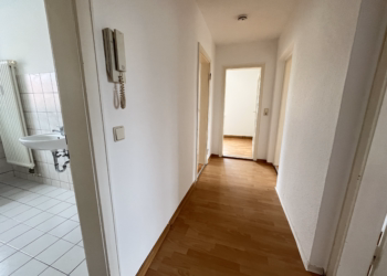 Wohntraum mit Balkon in Top-Lage – 2 Monate MIETFREI für Ihre Kreativität!!, 09661 Hainichen, Wohnung