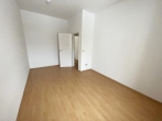 Zentrales und ruhiges Zuhause mit Einbauküche - Wohnzimmer