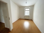Zentrales und ruhiges Zuhause mit Einbauküche - Wohnzimmer