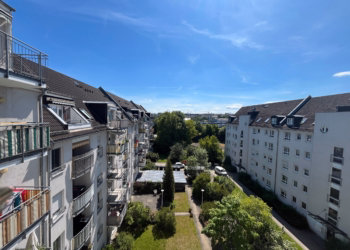 Sonnige Aussichten im 5. Stock – mit Aufzug und Hofblick, 09111 Chemnitz, Wohnung