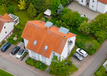 Doppelhaushälfte mit 3 Einheiten in Erfurt-Töttleben, 99098 Erfurt, Mehrfamilienhaus
