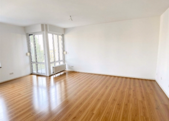 Großzügige 2 Raum-Wohnung mit Balkon – frisch renoviert, 09111 Chemnitz, Wohnung