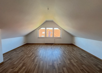 Dachgeschoss-Traum mit Einbauküche, 38820 Halberstadt, Wohnung
