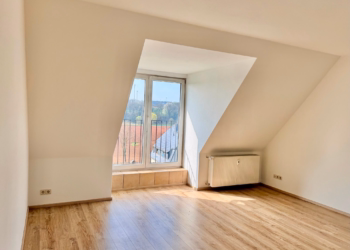 Dachgeschosswohnung in Bernsdorf mit traumhaftem Ausblick, 09337 Bernsdorf, Dachgeschosswohnung