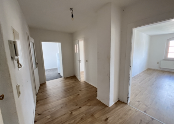 Großzügige 3 Raum Wohnung mit Einbauküche, 09661 Hainichen, Wohnung