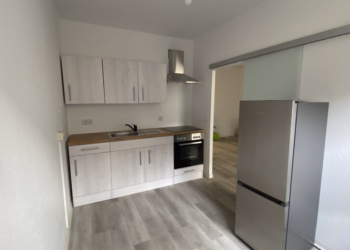 + Helle 3 Raum Wohnung mit Einbauküche im Erdgeschoss +, 07549 Gera, Wohnung