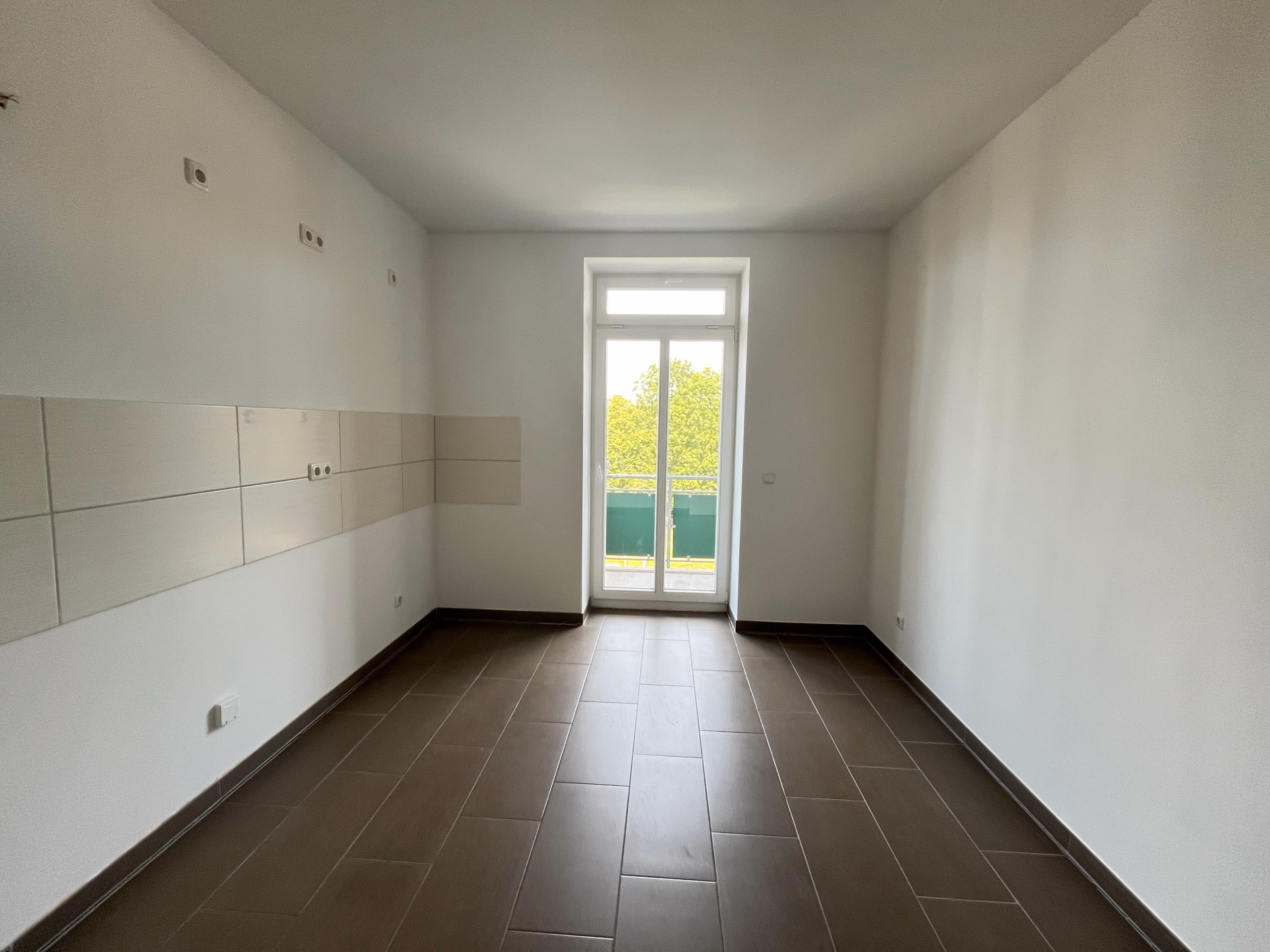 Großzügige Wohnung mit Balkon, Aufzug und optionalem Parkplatz am beliebten Kaßberg 1