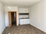 Praktische Singlewohnung mit Einbauküche und Balkon - Wohnbereich mit Einbauküche