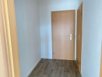 Praktische Singlewohnung mit Einbauküche und Balkon - Flur