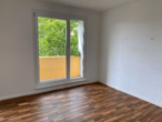 * Helle 3 Zimmerwohnung mit Balkon und Ausblick ins Grüne * - Wohnzimmer