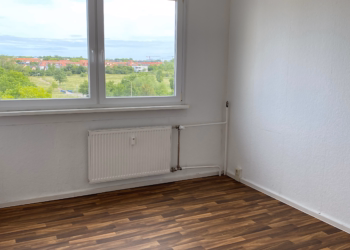 * Helle 3 Zimmerwohnung mit Balkon und Ausblick ins Grüne *, 06122 Halle (Saale), Wohnung