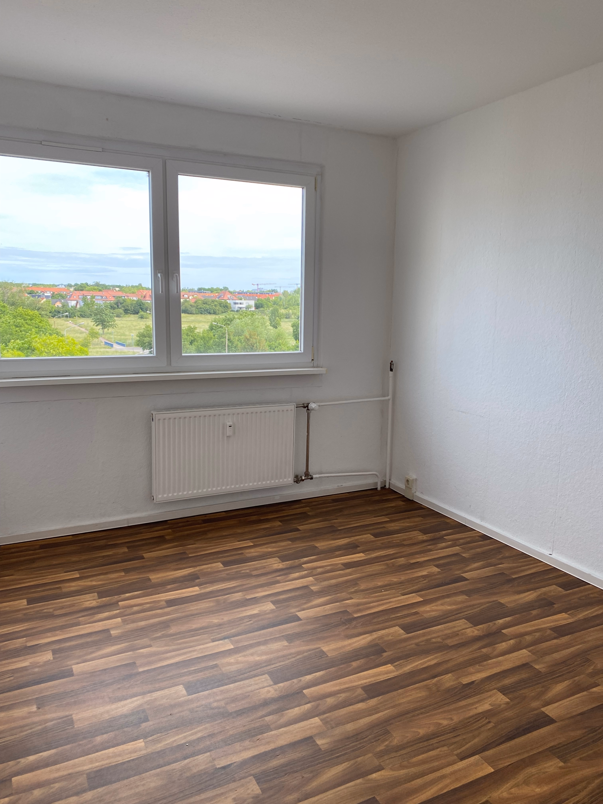 * Helle 3 Zimmerwohnung mit Balkon und Ausblick ins Grüne * 1