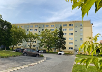 Helle 4-Zimmer-Wohnung mit Balkon und Küche, 08529 Plauen, Wohnung